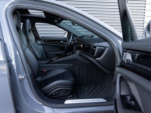 Used 2025 Porsche Panamera 4 E-Hybrid image 34