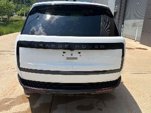 Used 2025 Land Rover Range Rover Long Wheelbase SE AWD/4WD image 4