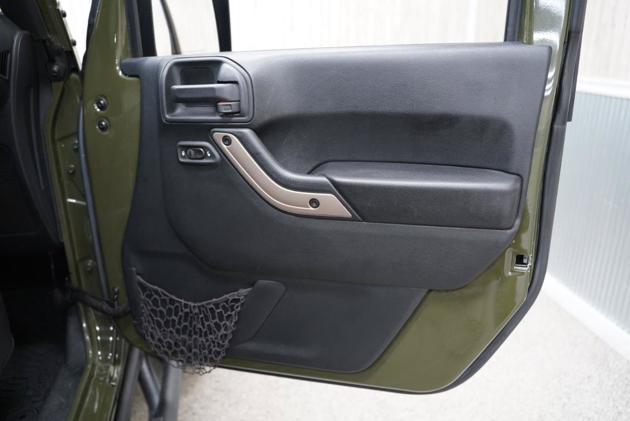 Used 2016 Jeep Wrangler Unlimited Sahara AWD/4WD image 27