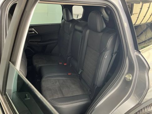 Used 2023 Mitsubishi Outlander SE FWD image 19
