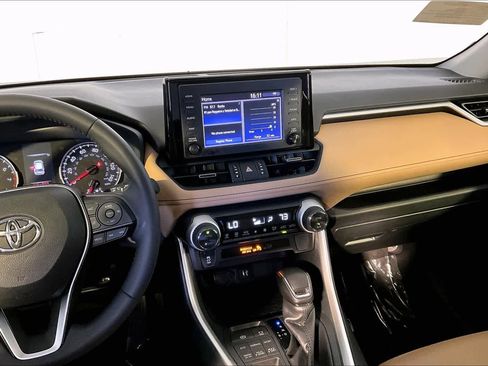Used 2019 Toyota RAV4 XLE Premium AWD/4WD image 7