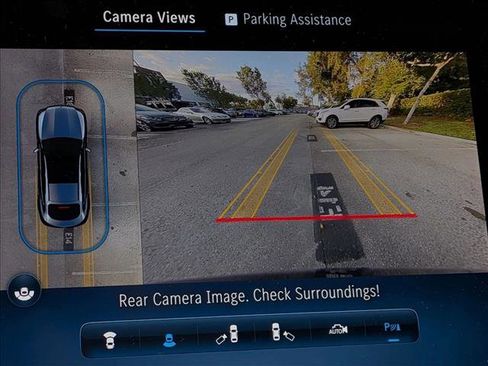 Used 2025 Mercedes-Benz GLC 300 4MATIC image 10