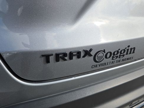 Used 2025 Chevrolet Trax RS FWD image 35