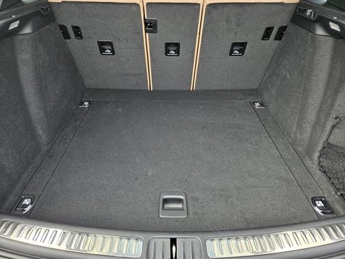 Certified 2025 Porsche Macan image 31