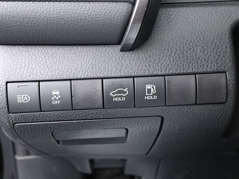 Used 2020 Toyota Camry SE image 16