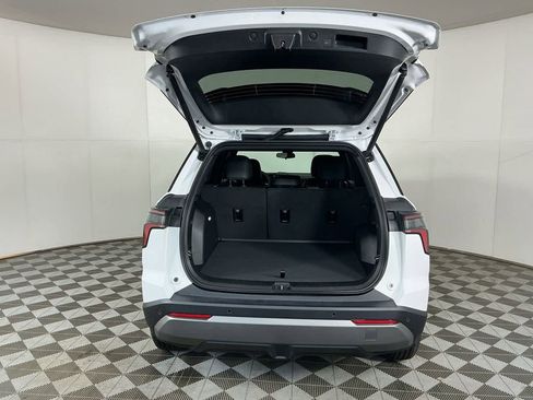 New 2026 Chevrolet Equinox LT w/ Convenience Package II image 10