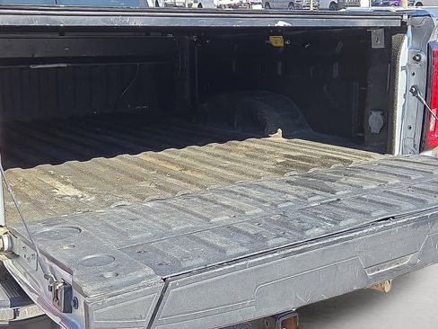 Used 2022 GMC Sierra 3500 SLT w/ SLT Convenience Package image 8