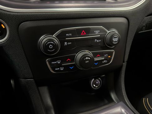 Used 2018 Dodge Charger SXT w/ Blacktop Package image 23