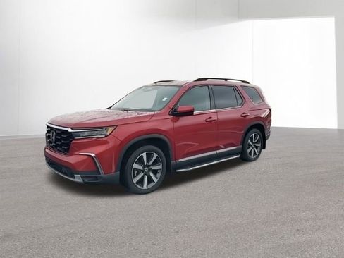 Used 2025 Honda Pilot Touring image 4