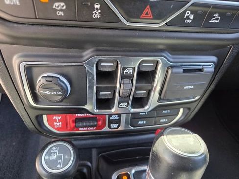 Used 2021 Jeep Wrangler Unlimited Rubicon w/ Dual Top Group AWD/4WD image 12