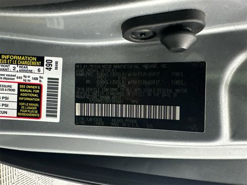 Used 2024 Toyota Sienna XLE image 34