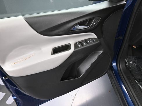 Used 2022 Chevrolet Equinox LS w/ LS Convenience Package FWD image 13