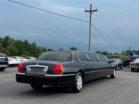Used 2008 Lincoln Town Car Executive RWD image 10