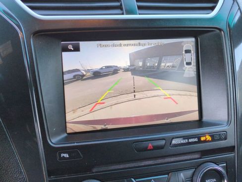 Used 2016 Ford Explorer XLT w/ Equipment Group 202A image 32