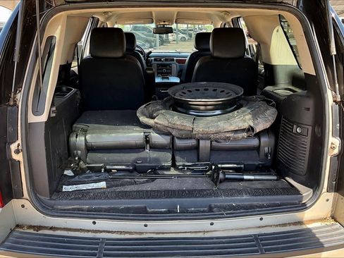 Used 2011 GMC Yukon SLT w/ SLT-2 Equipment Package RWD image 29