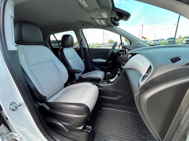 Used 2022 Chevrolet Trax LT w/ LT Convenience Package AWD/4WD image 30