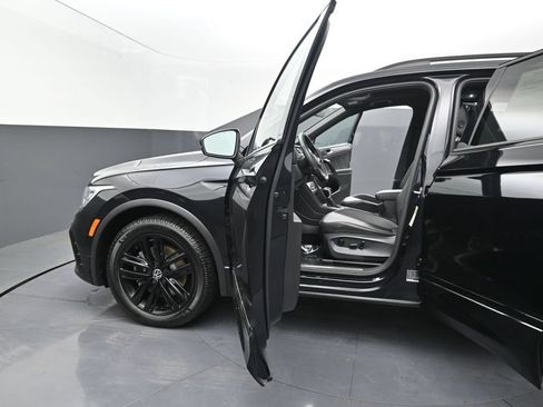 Used 2022 Volkswagen Tiguan SE R-Line FWD image 13