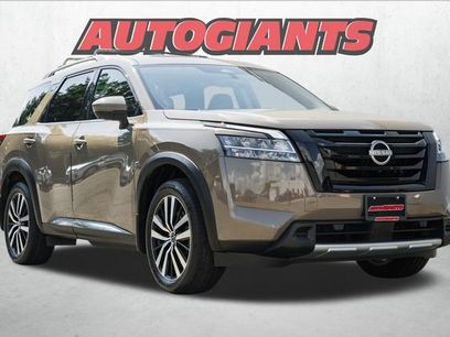 Used 2024 Nissan Pathfinder Platinum w/ Black Appearance Package