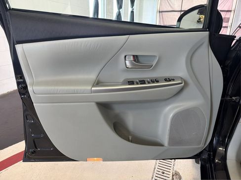 Used 2014 Toyota Prius V Five FWD image 23