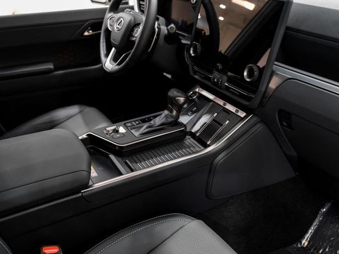 Used 2024 Lexus GX 550 w/ Accessory Package (2T) image 21