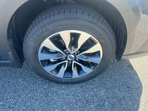 Used 2025 Subaru Outback Limited w/ Popular Package #2 image 5