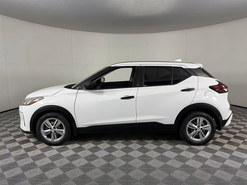Used 2023 Nissan Kicks S FWD image 9