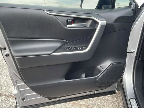 Used 2025 Toyota RAV4 XLE image 20