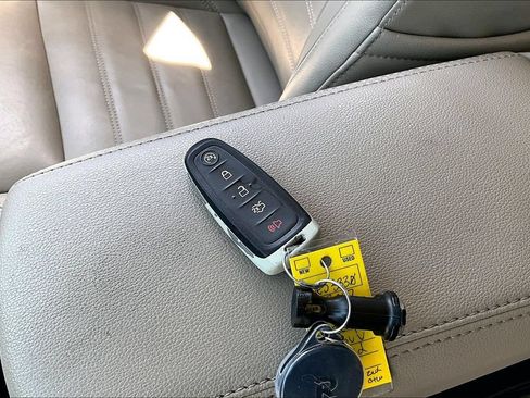 Used 2017 Ford Escape Titanium FWD image 11