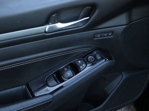 Certified 2020 Nissan Altima 2.0 Platinum image 13