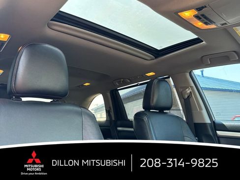Used 2018 Toyota Highlander XLE AWD/4WD image 18