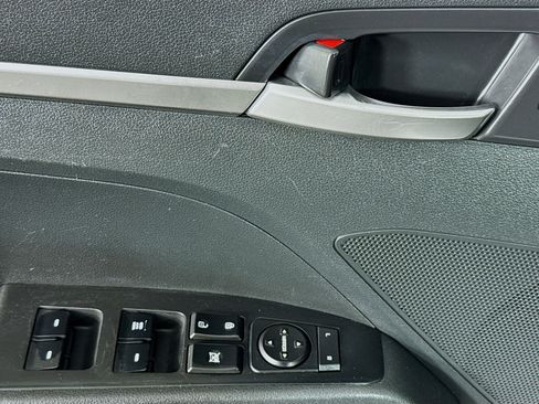 Used 2019 Hyundai Elantra SE w/ Winter Weather Package image 22