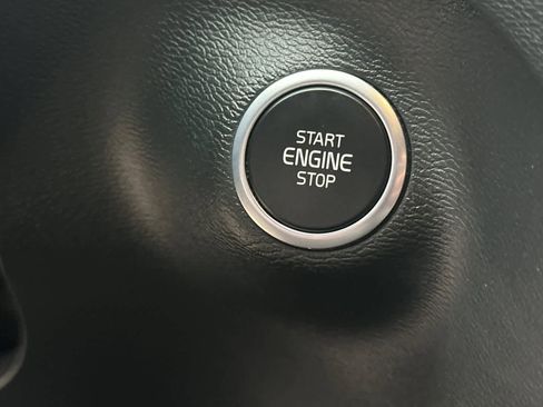 Used 2023 Volvo XC40 B4 Core w/ Convenience Package image 28