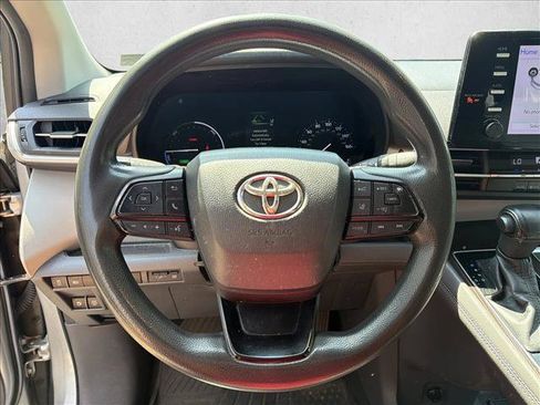 Used 2022 Toyota Sienna LE AWD/4WD image 13