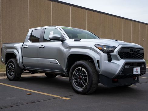 New 2026 Toyota Tacoma TRD Sport w/ TRD Sport Upgrade Package image 2