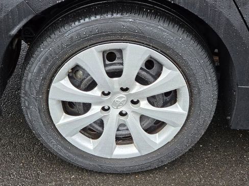 Used 2021 Toyota Corolla LE image 12