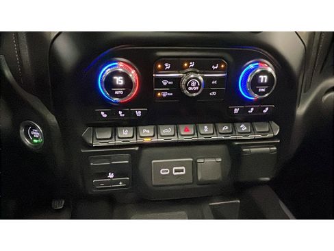 Used 2021 GMC Sierra 2500 AT4 w/ AT4 Preferred Package image 13