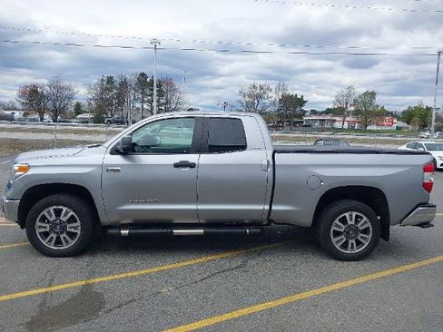 Used 2017 Toyota Tundra SR5 AWD/4WD image 5