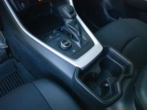 Used 2021 Toyota RAV4 LE AWD/4WD image 10