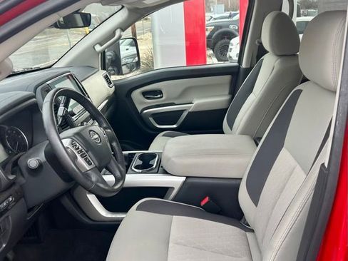 Used 2024 Nissan Titan SV w/ SV Convenience Package AWD/4WD image 7