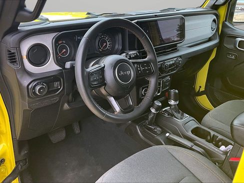 Used 2024 Jeep Wrangler Unlimited Sport AWD/4WD image 19