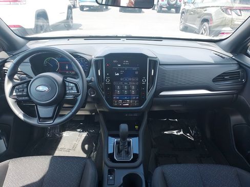 Used 2025 Subaru Forester Premium AWD/4WD image 17