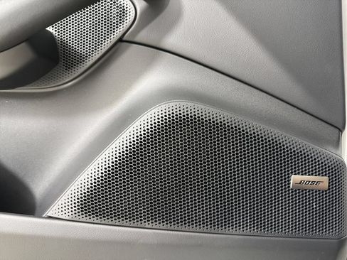 Certified 2025 Porsche Macan Turbo Electric AWD/4WD image 35
