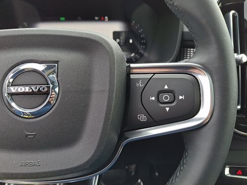 Certified 2023 Volvo XC40 B5 Plus w/ Protection Package Premier AWD/4WD image 24
