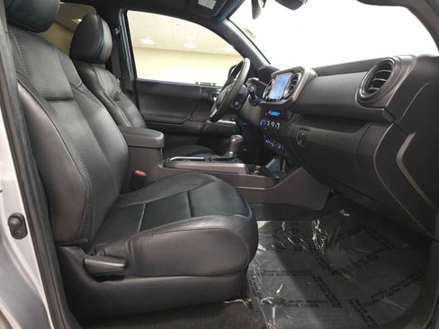 Certified 2022 Toyota Tacoma TRD Sport w/ TRD Premium Sport Package AWD/4WD image 27