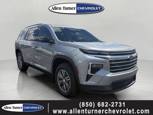 Used 2025 Chevrolet Traverse LT w/ Enhanced Driving Package FWD image 1