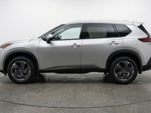 Used 2025 Nissan Rogue SV image 5