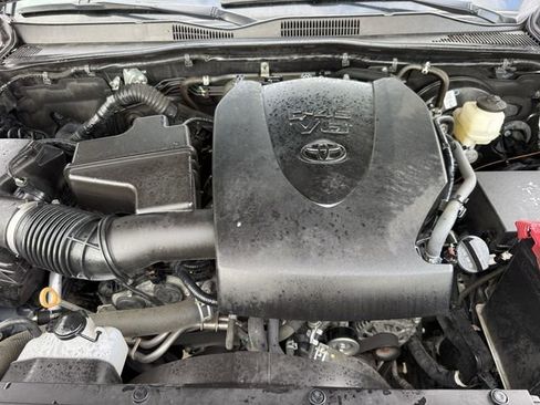 Used 2022 Toyota Tacoma SR5 RWD image 31