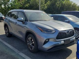 Used 2021 Toyota Highlander XLE FWD video 1