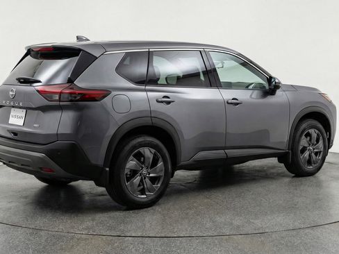 Used 2025 Nissan Rogue SV AWD/4WD image 9