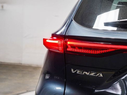 Certified 2024 Toyota Venza Limited image 8